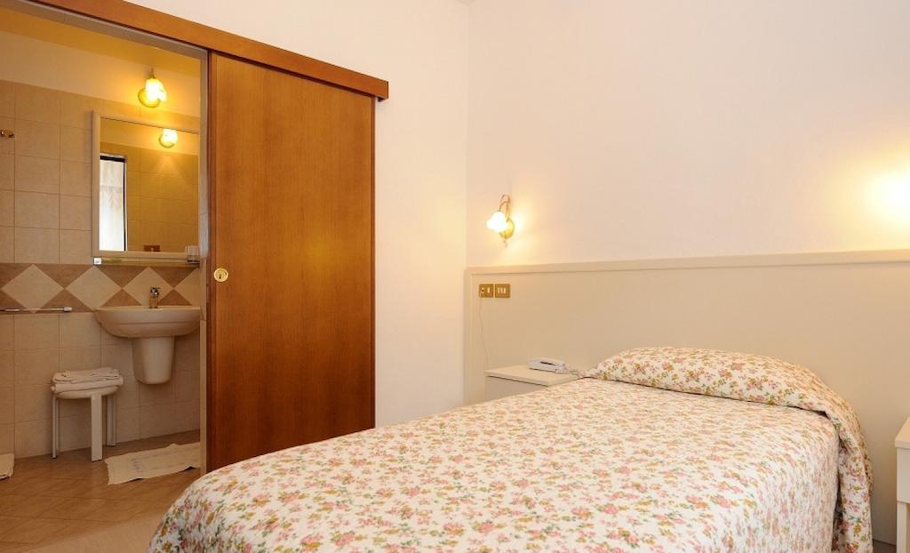 Hotel San Sebastiano Perugia Camera foto