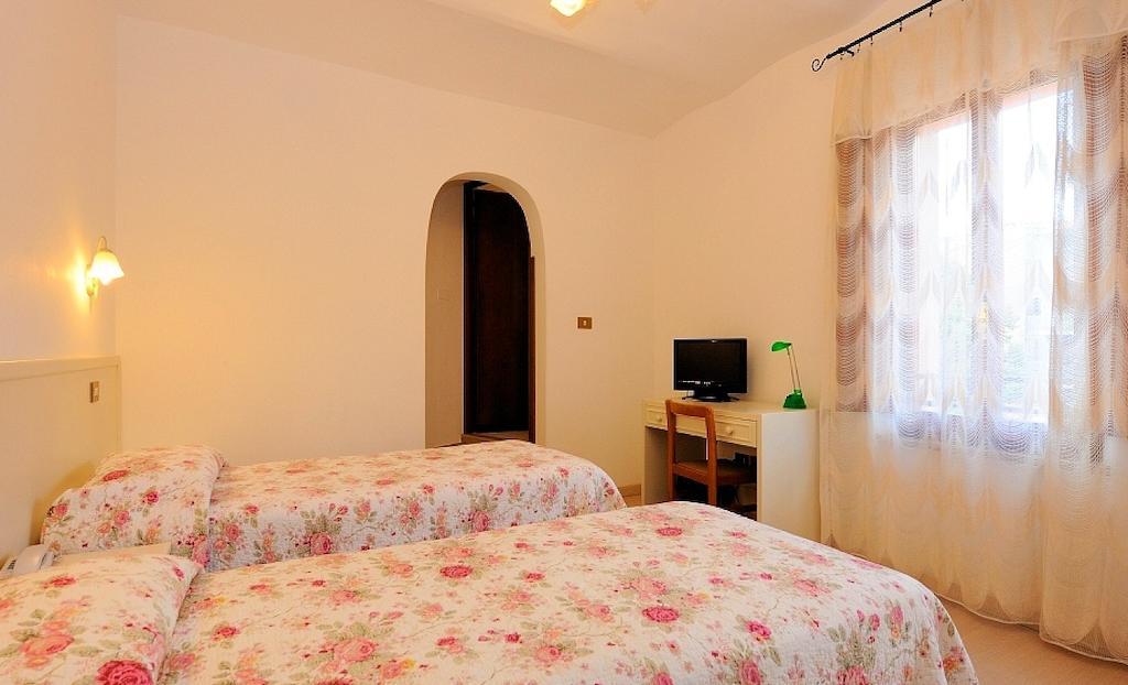 Hotel San Sebastiano Perugia Camera foto
