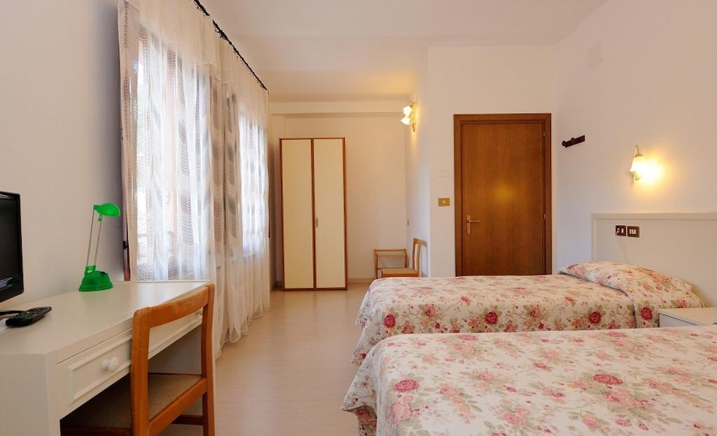 Hotel San Sebastiano Perugia Camera foto