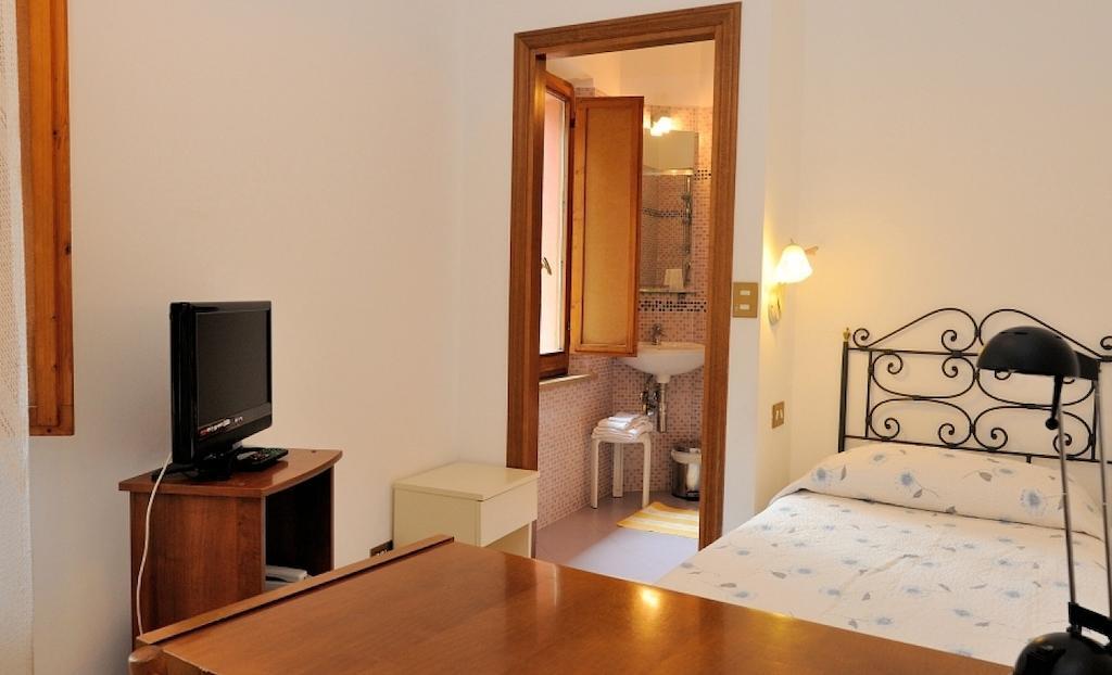 Hotel San Sebastiano Perugia Camera foto