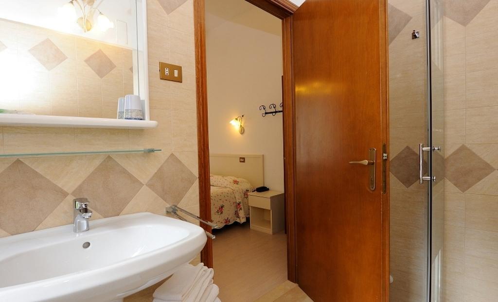 Hotel San Sebastiano Perugia Camera foto